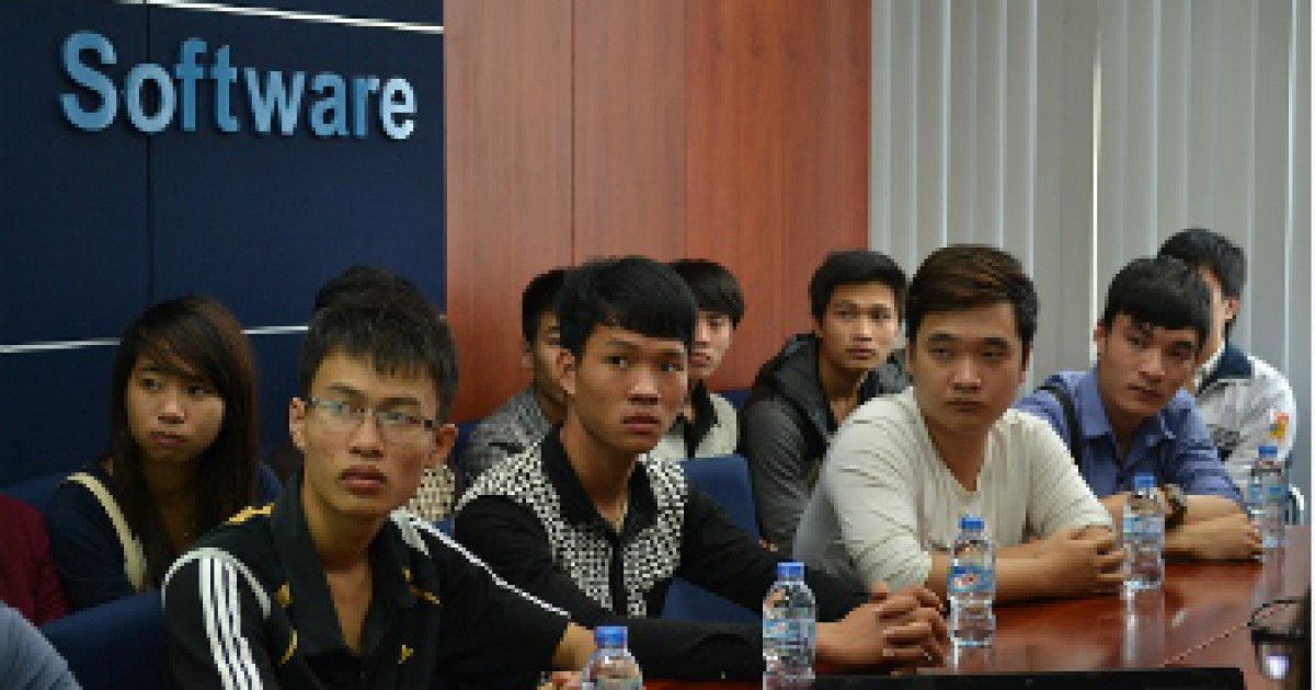 Đoàn sinh viên trường ĐHSPKT Hưng Yên tham quan CMCSoft